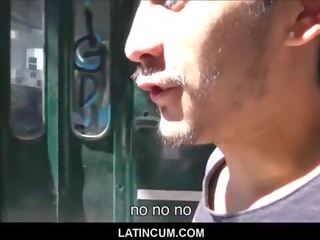 Jovem quebrado latino jovens depilados tem porcas filme com estranho