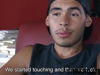 Attraente latino giovane gay barebacked difficile